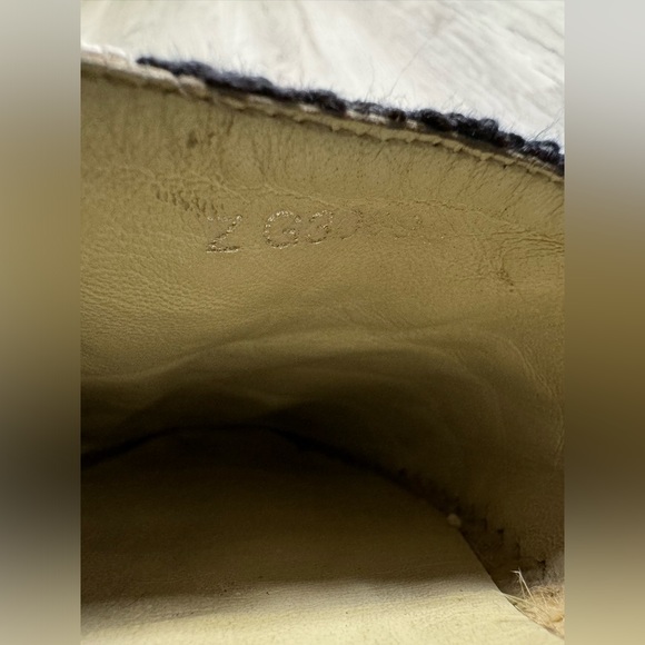 CHANEL Black & White Patent Tweed Splatter Paint Cap Toe CC Espadrilles. Size 38 - Picture 6 of 8